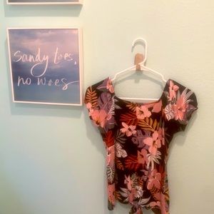 Cute Girls Top With Tie!